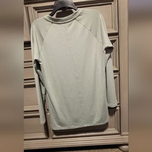 Banana Republic Ladies long sleeve top green.